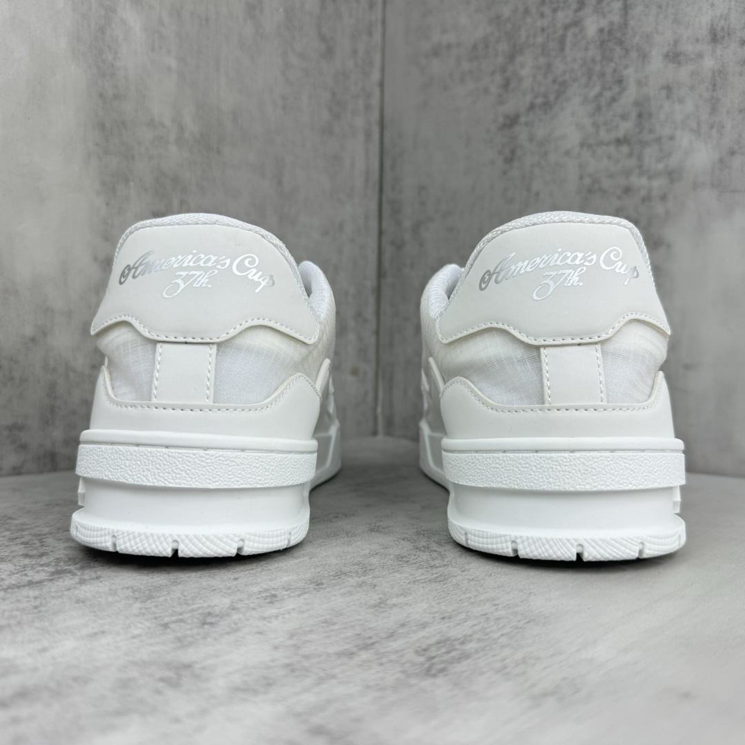 Louis Vuitton 新款上架 2084 Louis*Vuitto* LV Trainer 最新款 大底和面料私模 绝对下血本费心思的一款鞋子 自Vifgil到来之后而设计的这一系列 每一季度都深受众多粉丝的青睐 TPU 大底 包装