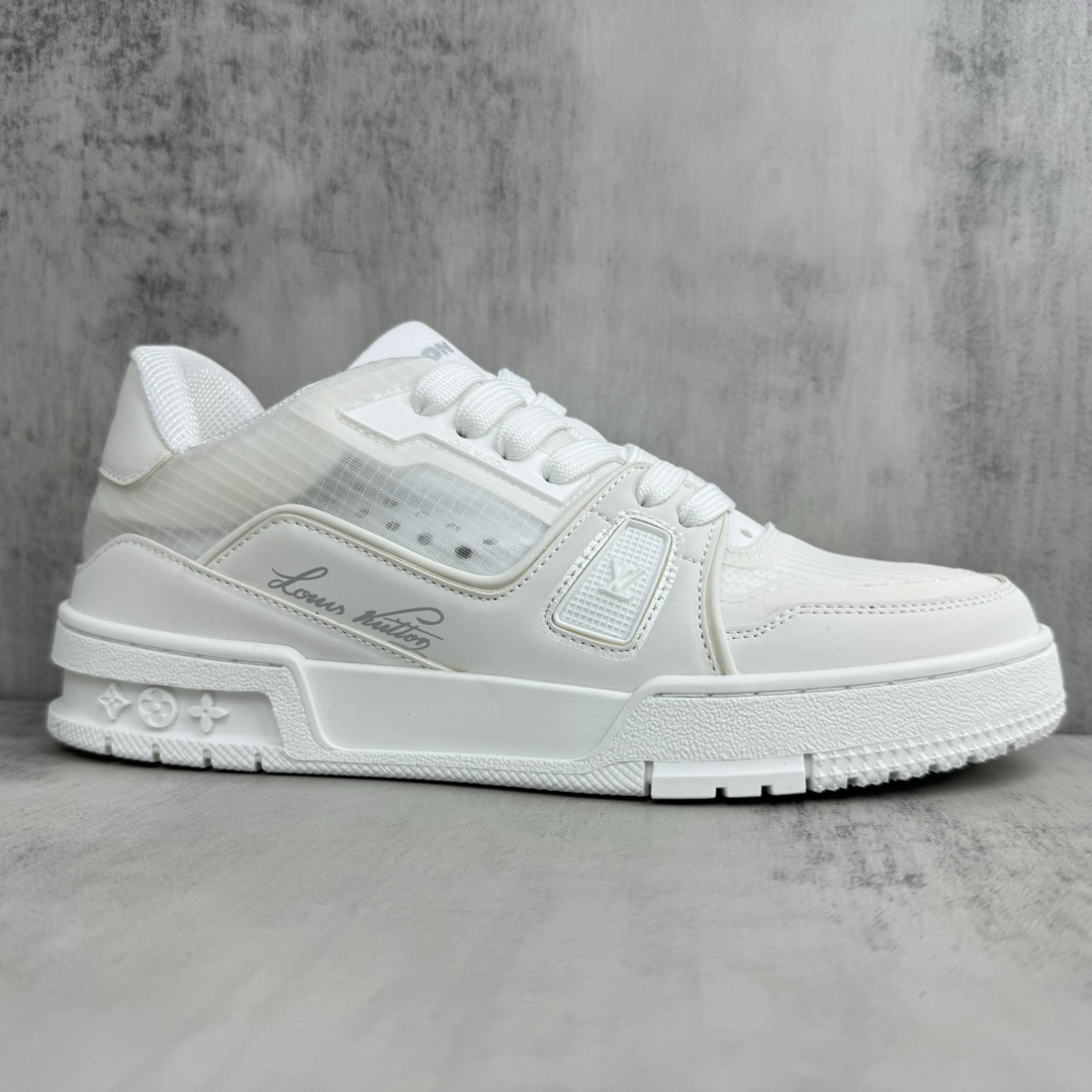 Louis Vuitton 新款上架 2084 Louis*Vuitto* LV Trainer 最新款 大底和面料私模 绝对下血本费心思的一款鞋子 自Vifgil到来之后而设计的这一系列 每一季度都深受众多粉丝的青睐 TPU 大底 包装