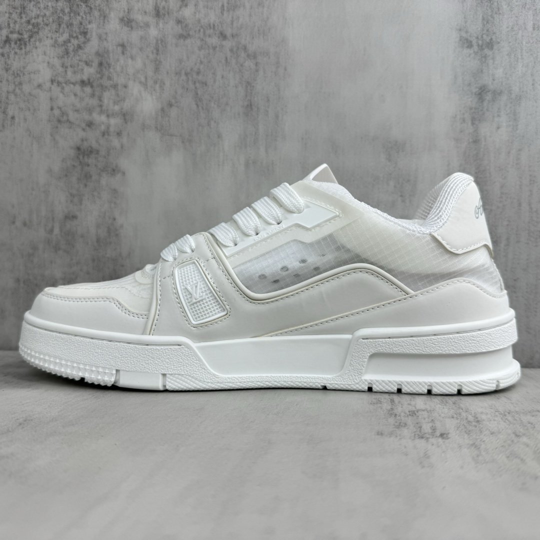 Louis Vuitton 新款上架 2084 Louis*Vuitto* LV Trainer 最新款 大底和面料私模 绝对下血本费心思的一款鞋子 自Vifgil到来之后而设计的这一系列 每一季度都深受众多粉丝的青睐 TPU 大底 包装