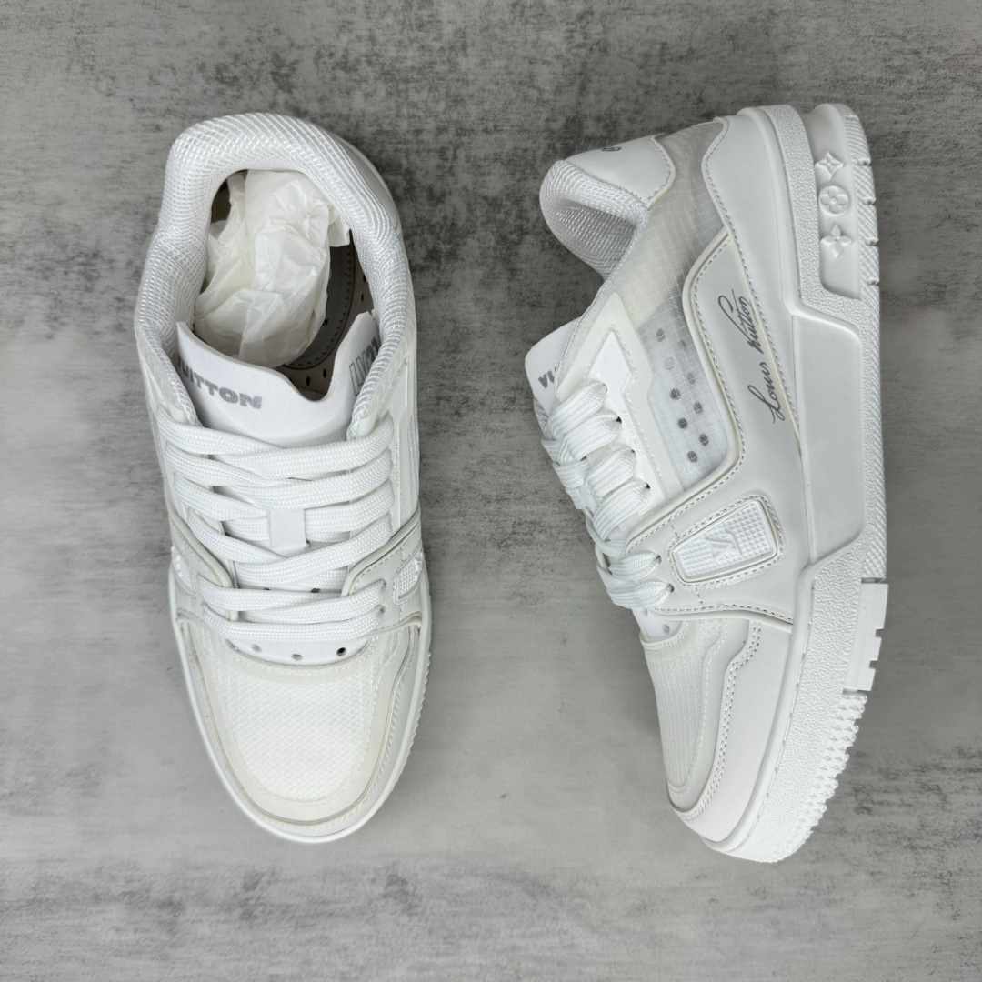 Louis Vuitton 新款上架 2084 Louis*Vuitto* LV Trainer 最新款 大底和面料私模 绝对下血本费心思的一款鞋子 自Vifgil到来之后而设计的这一系列 每一季度都深受众多粉丝的青睐 TPU 大底 包装