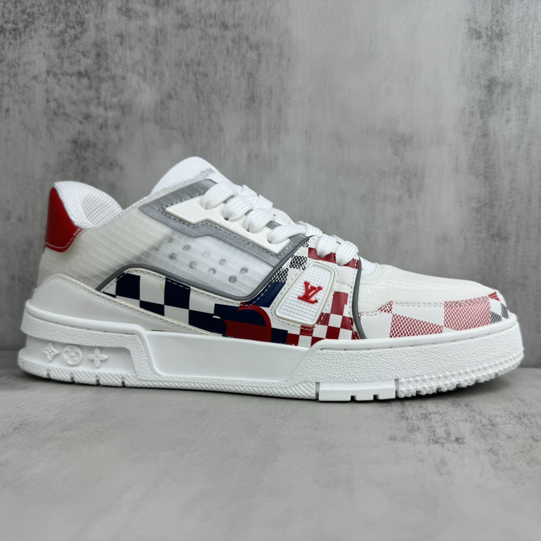 Louis Vuitton 新款上架 2084 Louis*Vuitto* LV Trainer 最新款 大底和面料私模 绝对下血本费心思的一款鞋子 自Vifgil到来之后而设计的这一系列 每一季度都深受众多粉丝的青睐 TPU 大底 包装