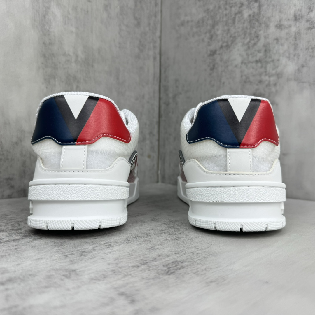 Louis Vuitton 新款上架 2084 Louis*Vuitto* LV Trainer 最新款 大底和面料私模 绝对下血本费心思的一款鞋子 自Vifgil到来之后而设计的这一系列 每一季度都深受众多粉丝的青睐 TPU 大底 包装