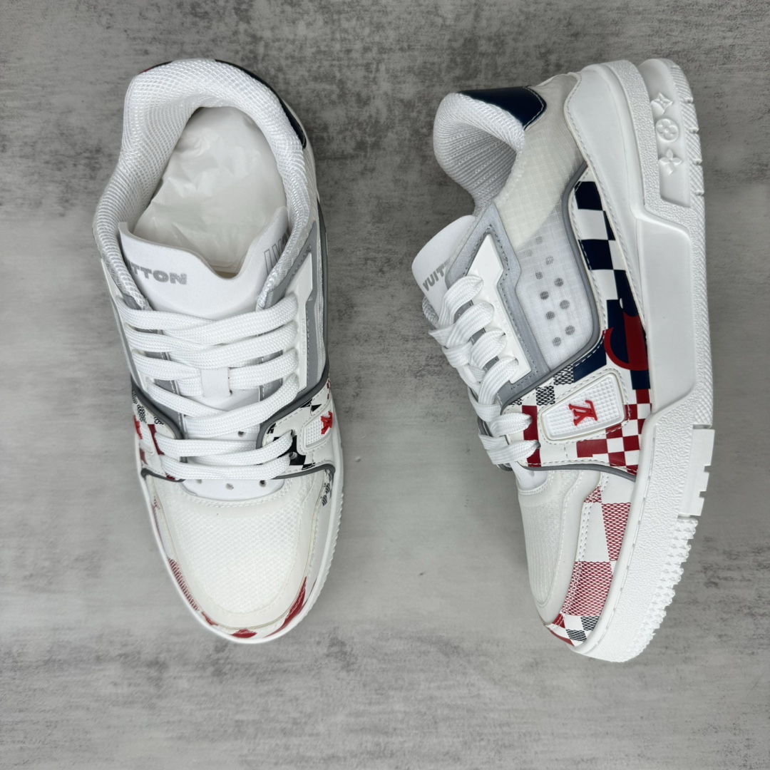Louis Vuitton 新款上架 2084 Louis*Vuitto* LV Trainer 最新款 大底和面料私模 绝对下血本费心思的一款鞋子 自Vifgil到来之后而设计的这一系列 每一季度都深受众多粉丝的青睐 TPU 大底 包装