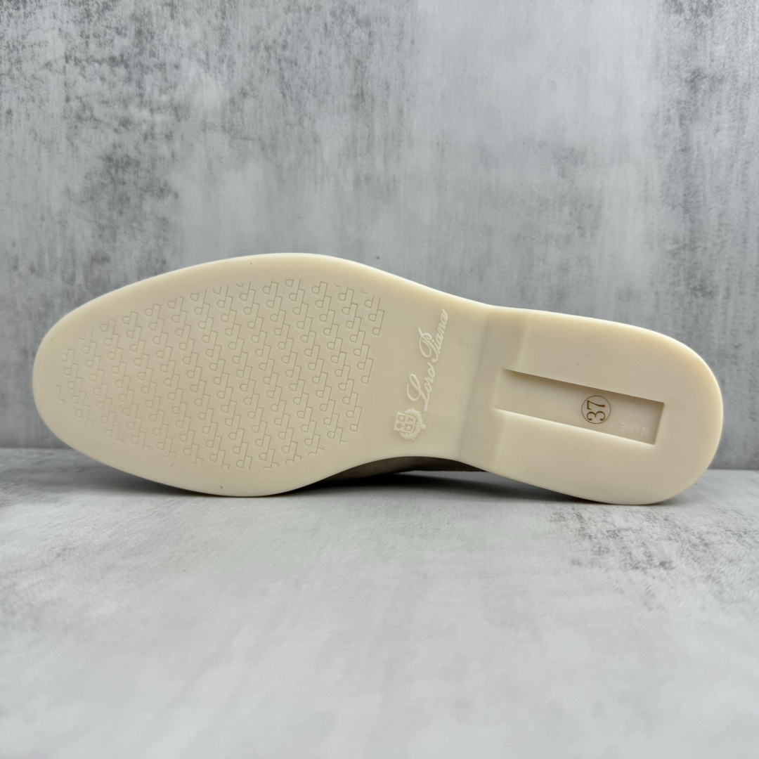 Loro Piana 新款上架 LP最新款乐福鞋拖鞋 意大利高级品牌Loro Piana 是意大利 奢侈品牌