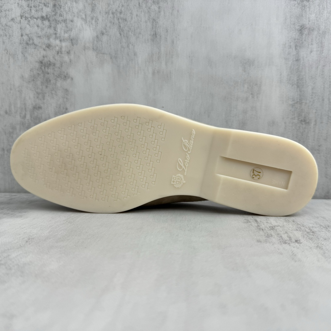 Loro Piana 新款上架 LP最新款乐福鞋拖鞋 意大利高级品牌Loro Piana 是意大利 奢侈品牌