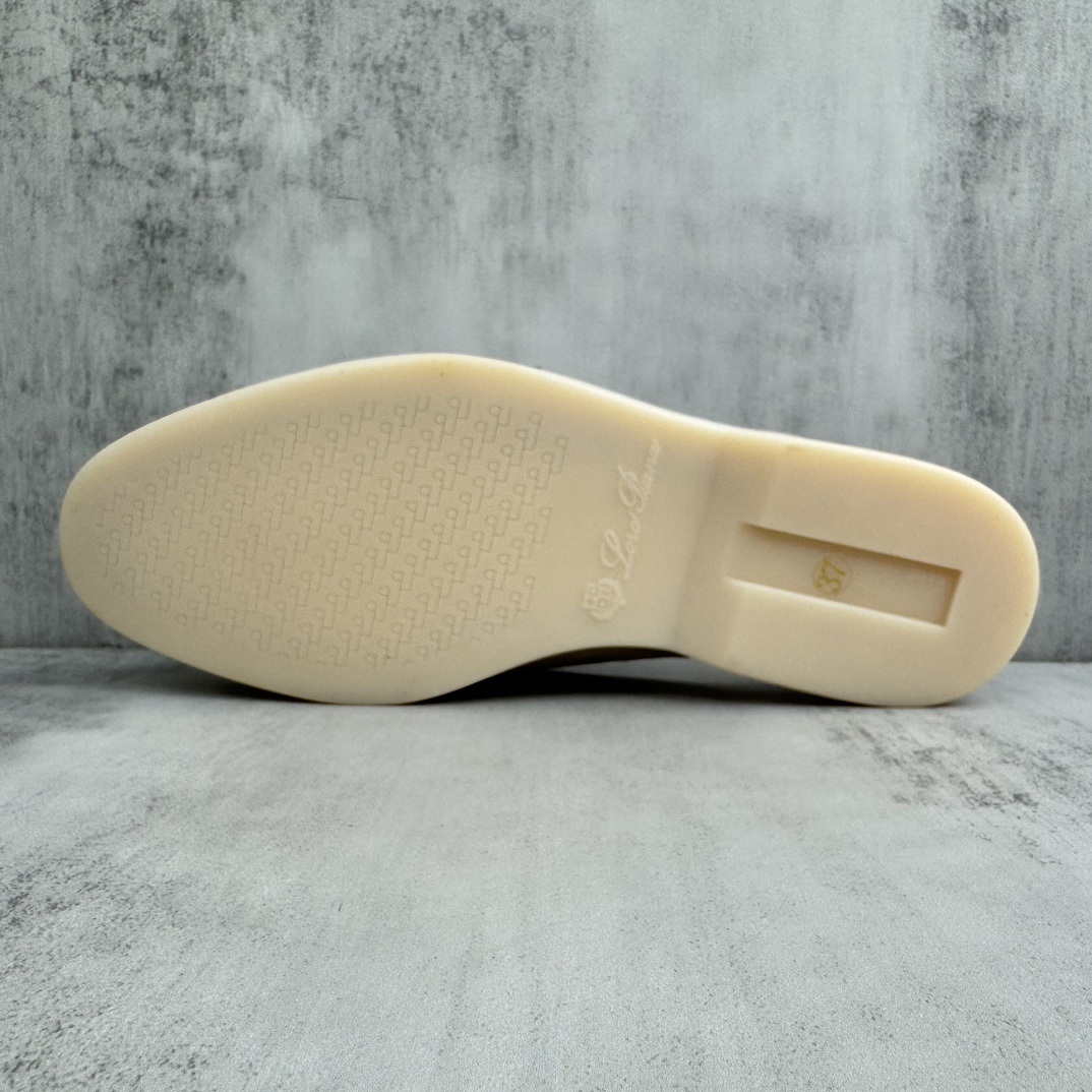 Loro Piana 新款上架 LP最新款乐福鞋拖鞋 意大利高级品牌Loro Piana 是意大利 奢侈品牌