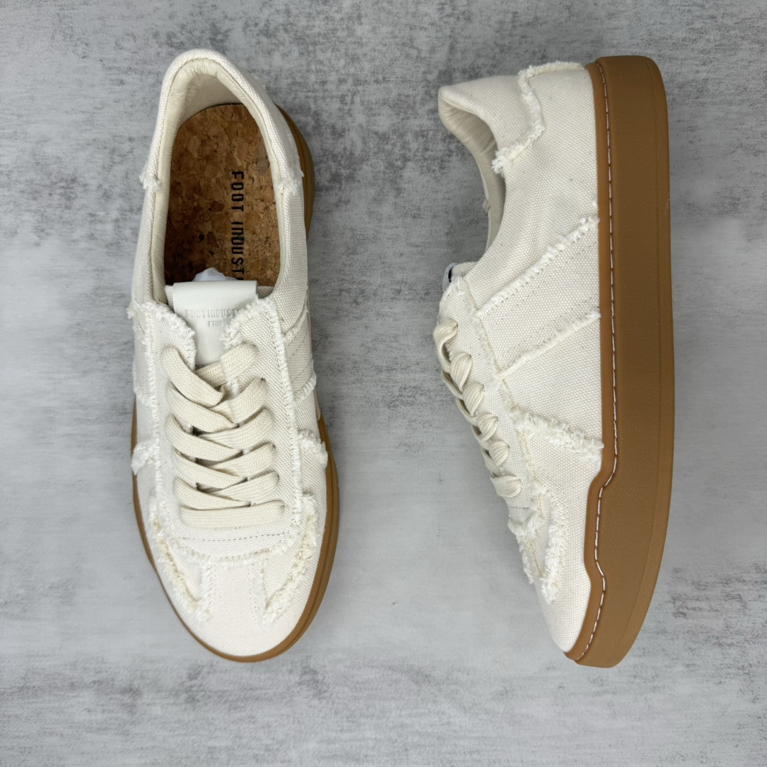 Unknown 新款上架 足下工业会所/FOOT INDUSTRY Urban German Trainer Sneaker 城市生活系列低帮德训风情侣 百搭休闲运动板鞋“皮革白浅灰生胶底”AUA301-001 尺码：36-45