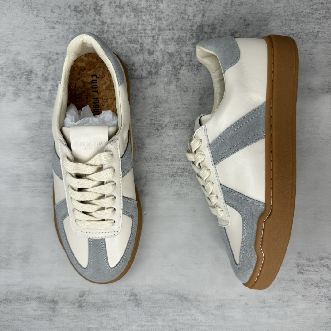Unknown 新款上架 足下工业会所/FOOT INDUSTRY Urban German Trainer Sneaker 城市生活系列低帮德训风情侣 百搭休闲运动板鞋“皮革白浅灰生胶底”AUA301-001 尺码：36-45