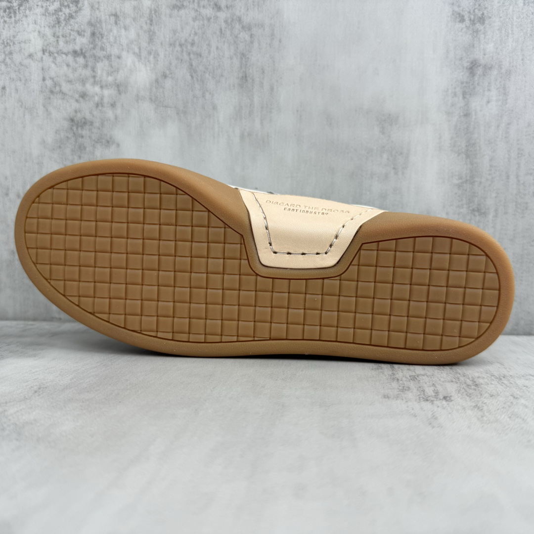 Unknown 新款上架 足下工业会所/FOOT INDUSTRY Urban German Trainer Sneaker 城市生活系列低帮德训风情侣 百搭休闲运动板鞋“皮革白浅灰生胶底”AUA301-001 尺码：36-45