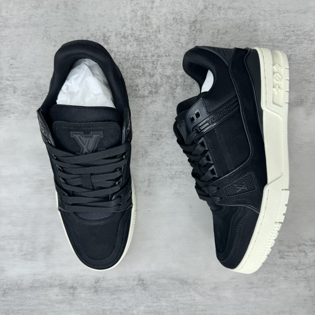 Louis Vuitton 新款上架 2084 Louis*Vuitto* LV Trainer 最新款 大底和面料私模 绝对下血本费心思的一款鞋子 自Vifgil到来之后而设计的这一系列 每一季度都深受众多粉丝的青睐 TPU 大底 包装