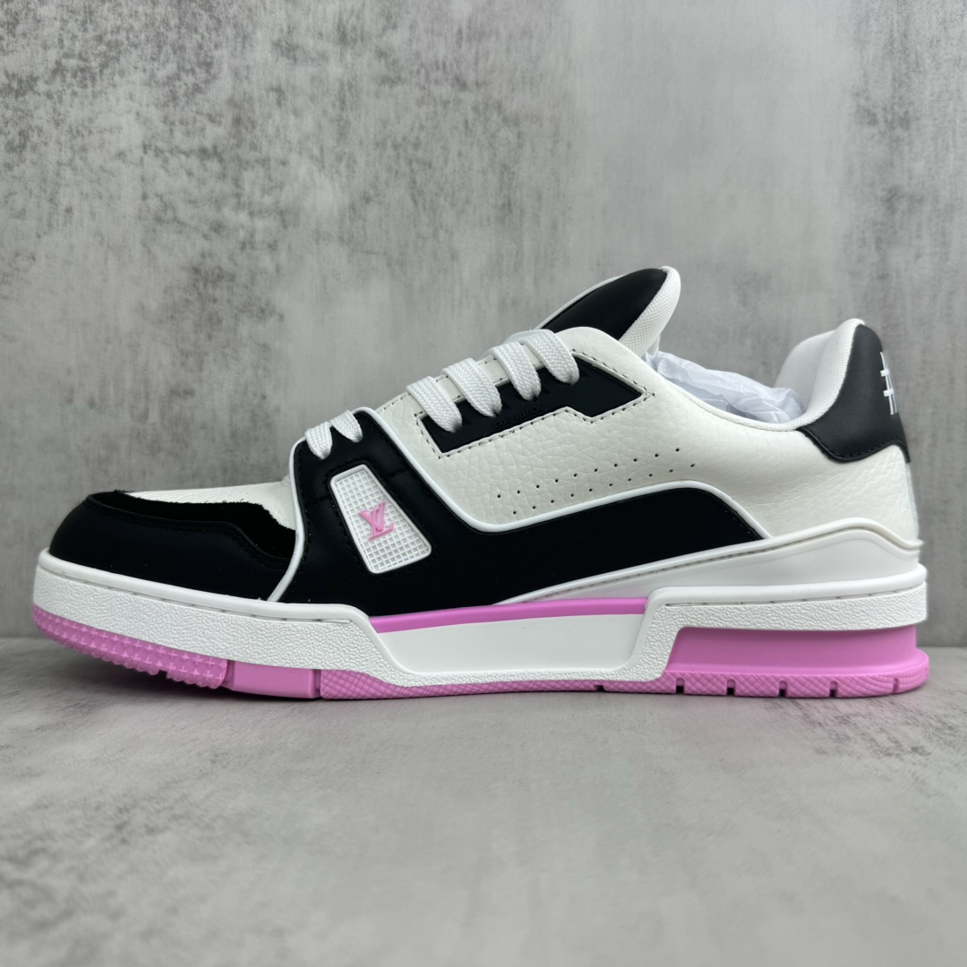 Louis Vuitton 新款上架 2084 Louis*Vuitto* LV Trainer 最新款 大底和面料私模 绝对下血本费心思的一款鞋子 自Vifgil到来之后而设计的这一系列 每一季度都深受众多粉丝的青睐 TPU 大底 包装