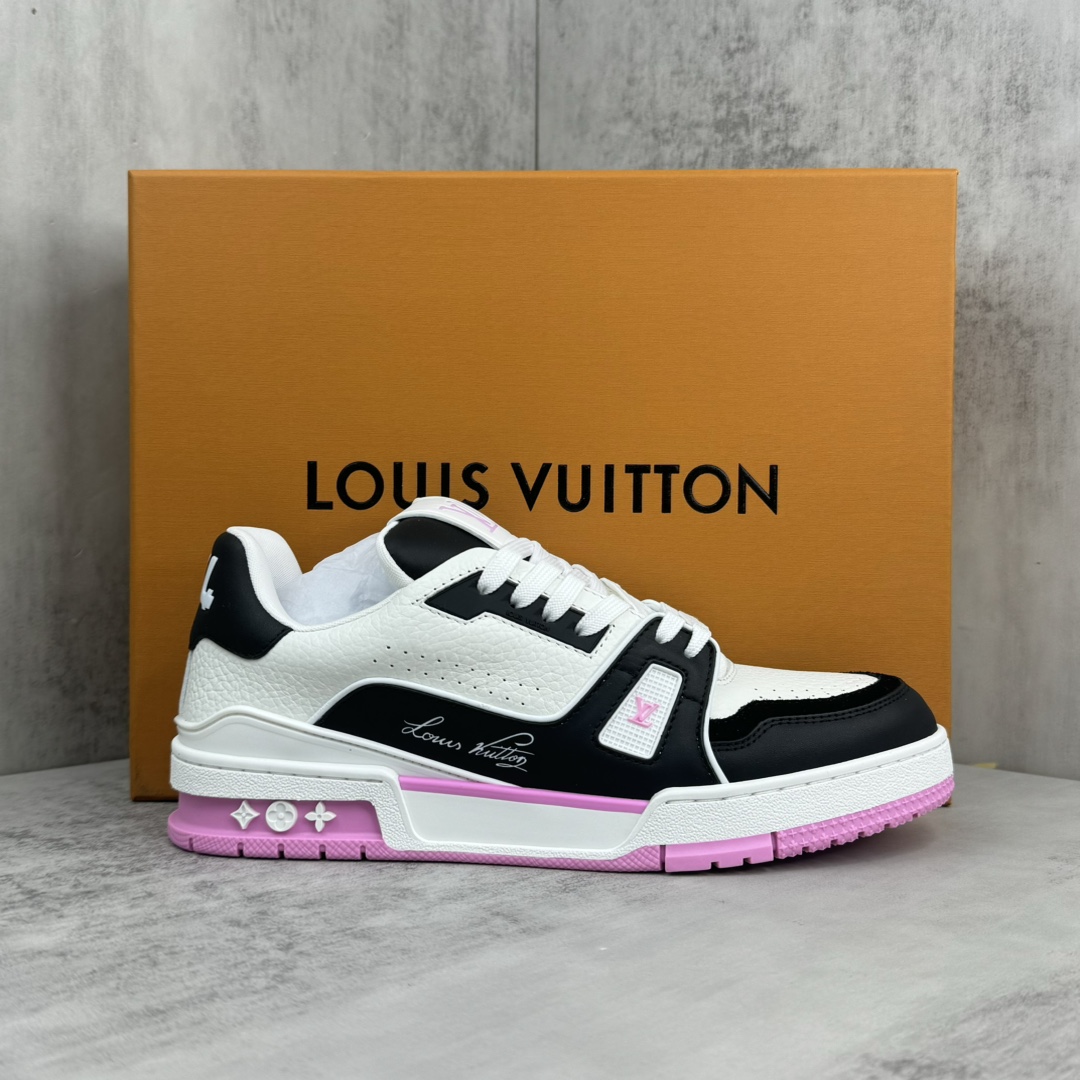 Louis Vuitton 新款上架 2084 Louis*Vuitto* LV Trainer 最新款 大底和面料私模 绝对下血本费心思的一款鞋子 自Vifgil到来之后而设计的这一系列 每一季度都深受众多粉丝的青睐 TPU 大底 包装