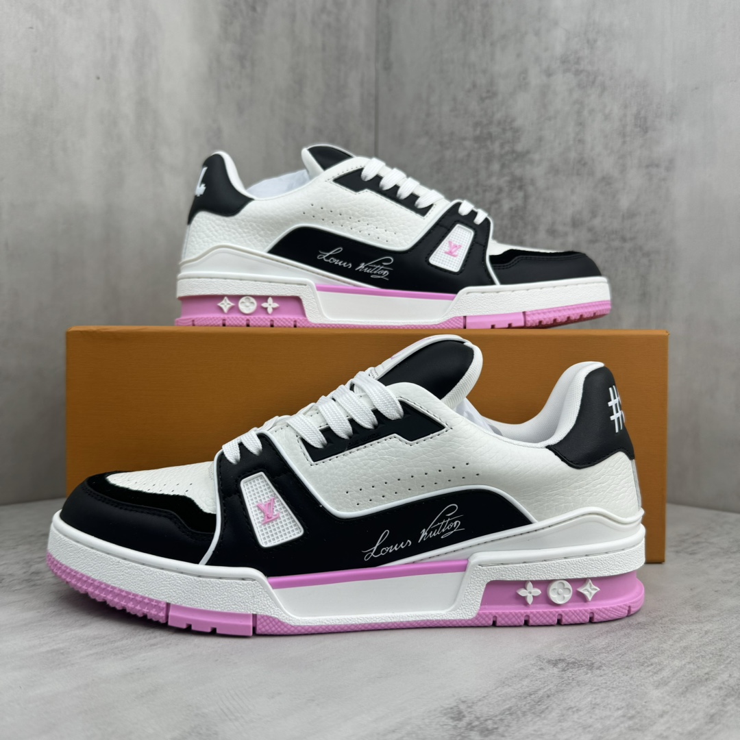 Louis Vuitton 新款上架 2084 Louis*Vuitto* LV Trainer 最新款 大底和面料私模 绝对下血本费心思的一款鞋子 自Vifgil到来之后而设计的这一系列 每一季度都深受众多粉丝的青睐 TPU 大底 包装