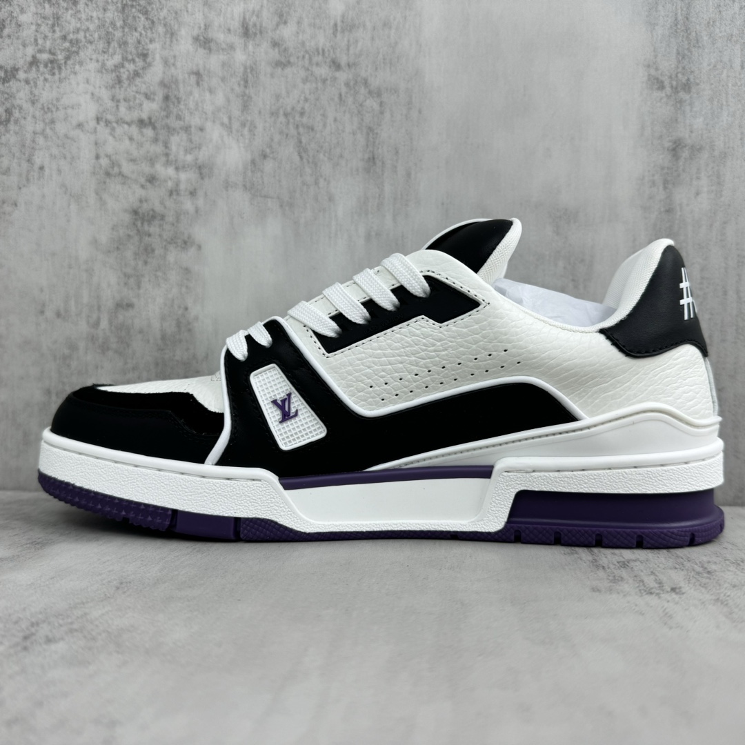 Louis Vuitton 新款上架 2084 Louis*Vuitto* LV Trainer 最新款 大底和面料私模 绝对下血本费心思的一款鞋子 自Vifgil到来之后而设计的这一系列 每一季度都深受众多粉丝的青睐 TPU 大底 包装