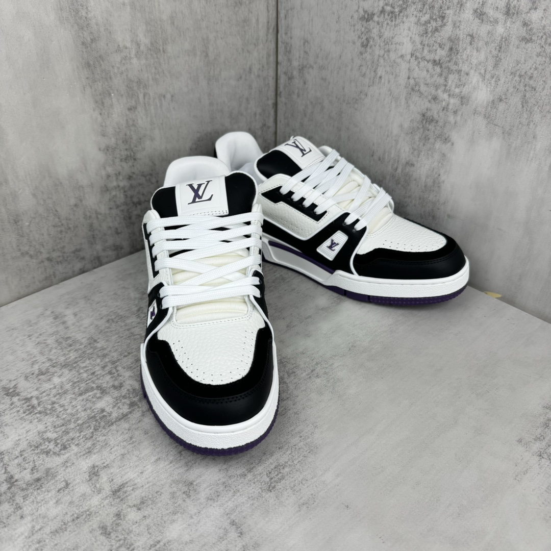 Louis Vuitton 新款上架 2084 Louis*Vuitto* LV Trainer 最新款 大底和面料私模 绝对下血本费心思的一款鞋子 自Vifgil到来之后而设计的这一系列 每一季度都深受众多粉丝的青睐 TPU 大底 包装