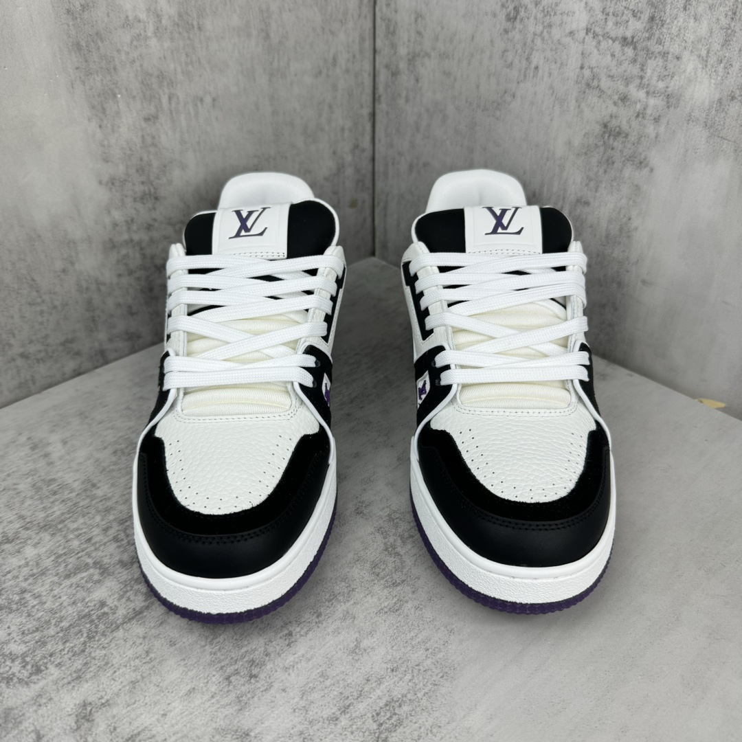 Louis Vuitton 新款上架 2084 Louis*Vuitto* LV Trainer 最新款 大底和面料私模 绝对下血本费心思的一款鞋子 自Vifgil到来之后而设计的这一系列 每一季度都深受众多粉丝的青睐 TPU 大底 包装