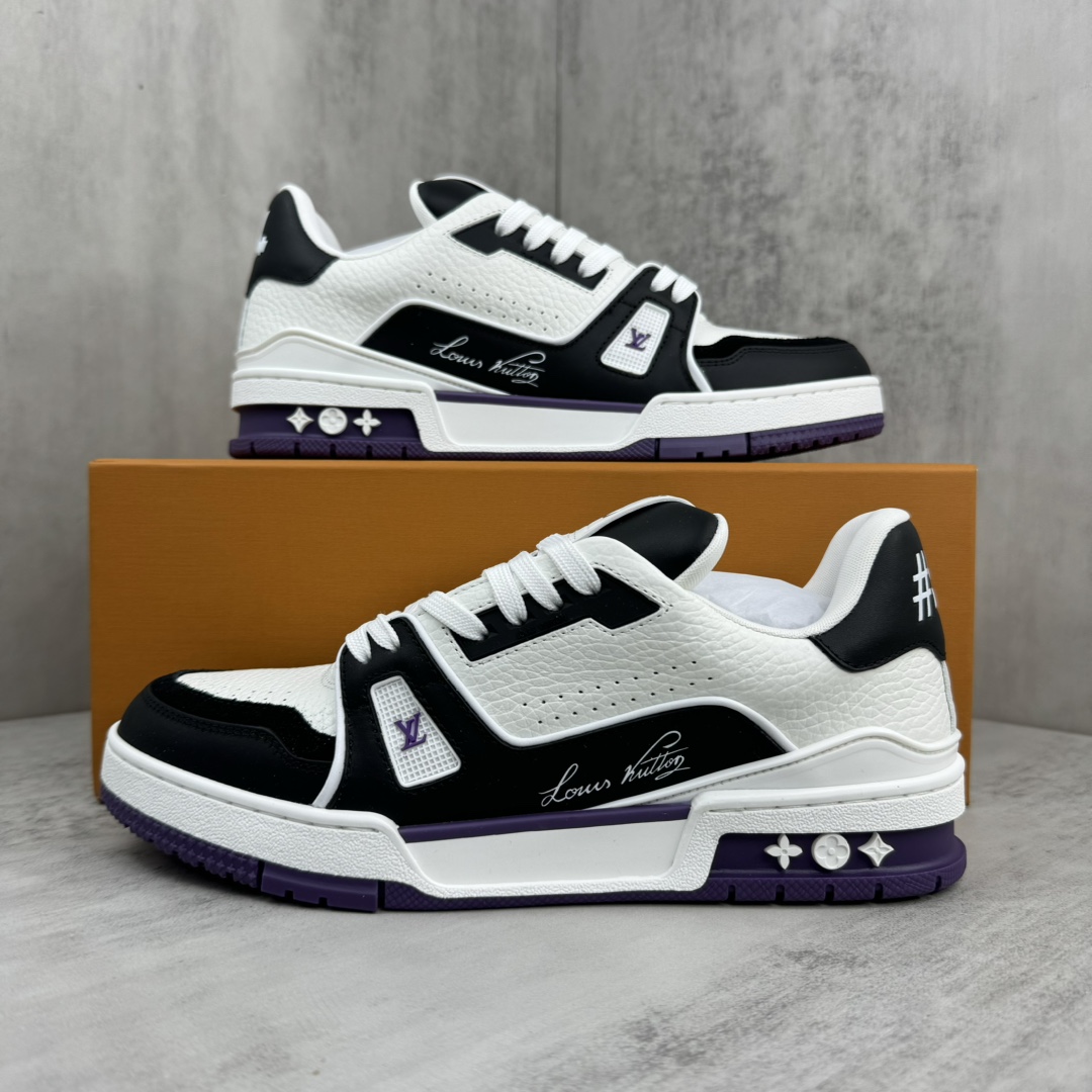 Louis Vuitton 新款上架 2084 Louis*Vuitto* LV Trainer 最新款 大底和面料私模 绝对下血本费心思的一款鞋子 自Vifgil到来之后而设计的这一系列 每一季度都深受众多粉丝的青睐 TPU 大底 包装