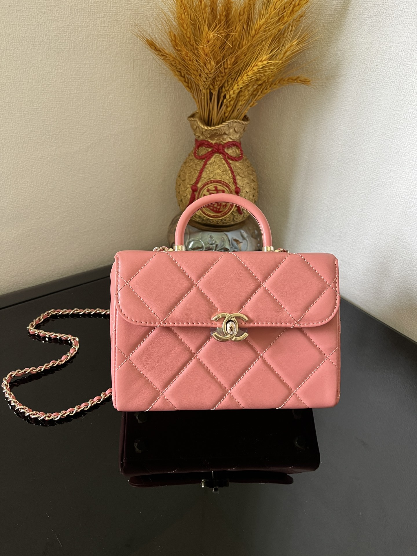 Chanel Luxury Designer Handbag Shoulder Bag in fine calfskin 2