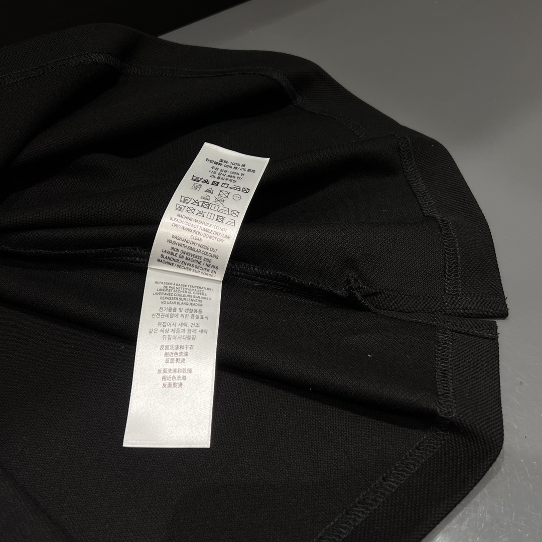柜台同步代购品BUR贸易渠道,细节感和设计感几乎完美呈现.色泽质感兼具的休闲新季潮流马球Polo衫.重磅