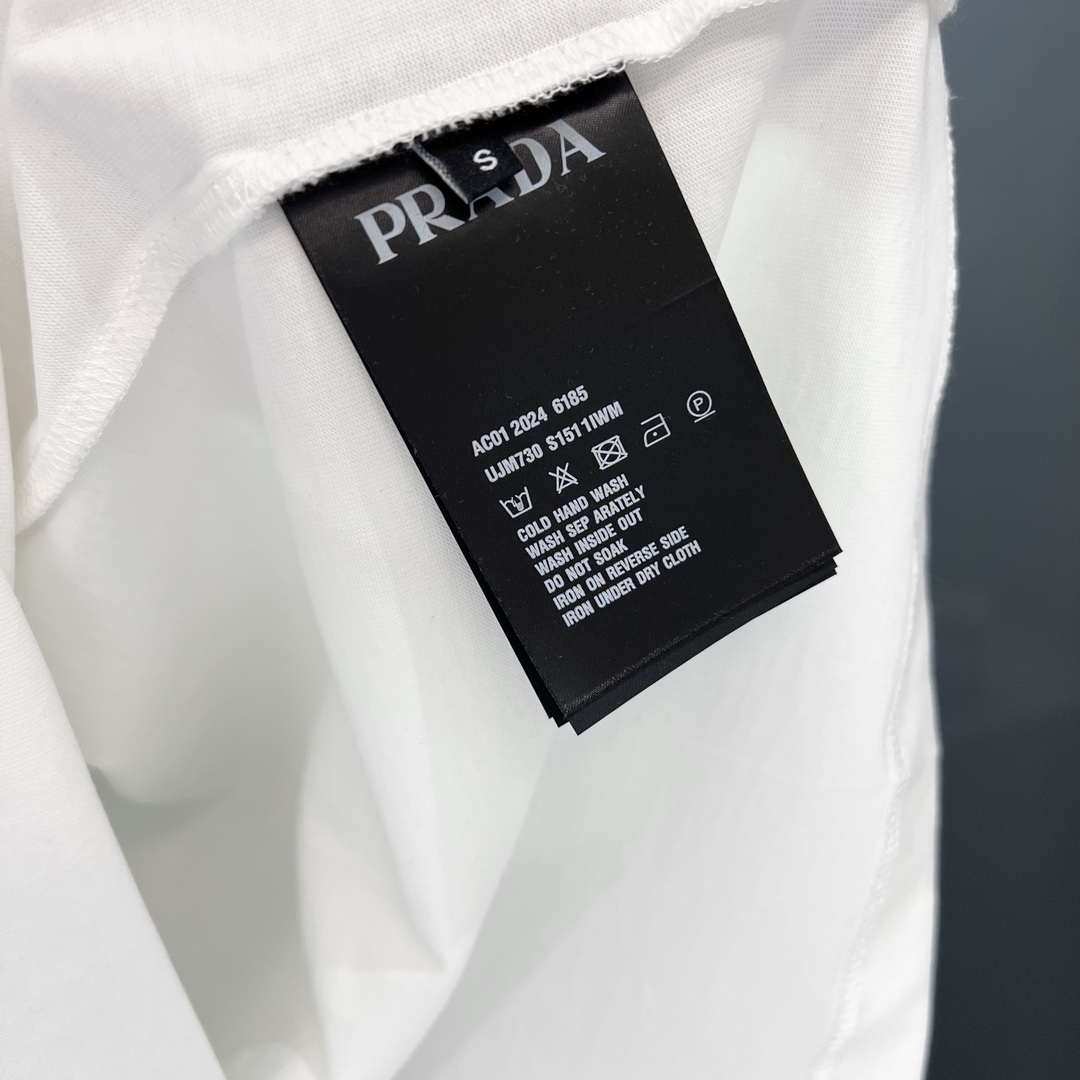 新品2024SS春夏新品Pr*da男士印花字母标识圆领短袖T恤常规设计裁剪,兼具个性时尚范儿,与生俱来的