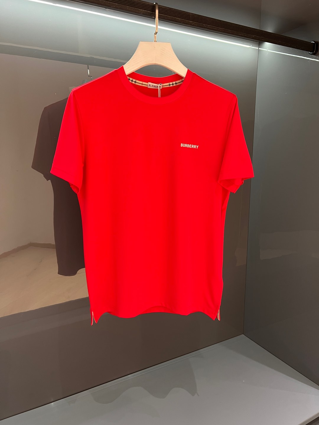   【新品】原单‼️‼️ Bur字母系列 来自贸易渠道的订单货品,精致简约大气百搭款T恤.

2025春
