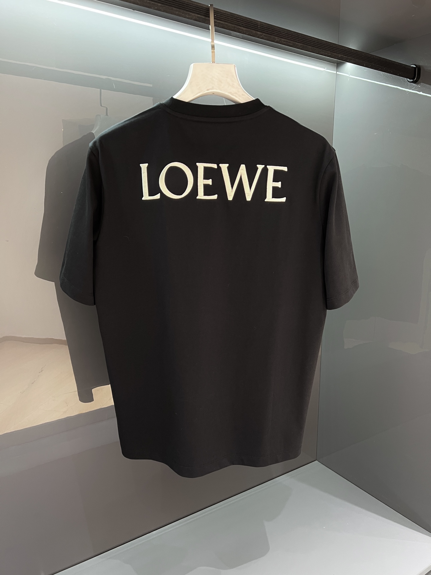   【新品】2025 春夏🆕Lo*we Anagram刺绣短袖T恤 

最新的时尚气质将魅力无限延伸时装