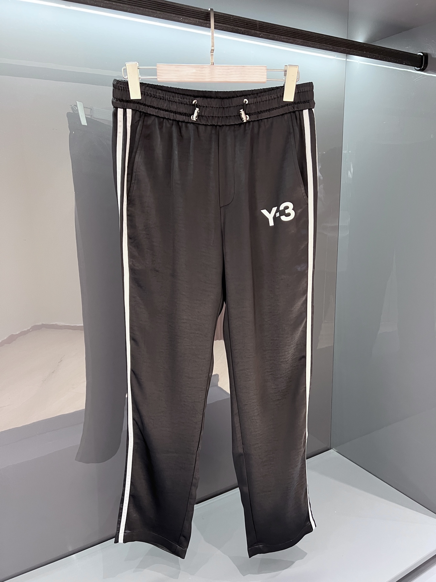 P594 Y3 Yamamoto Light-Spring-Summer Skin-Skin-Skin Pants Collection: Comfortable, Fashionable, Dynamic - 图片 3