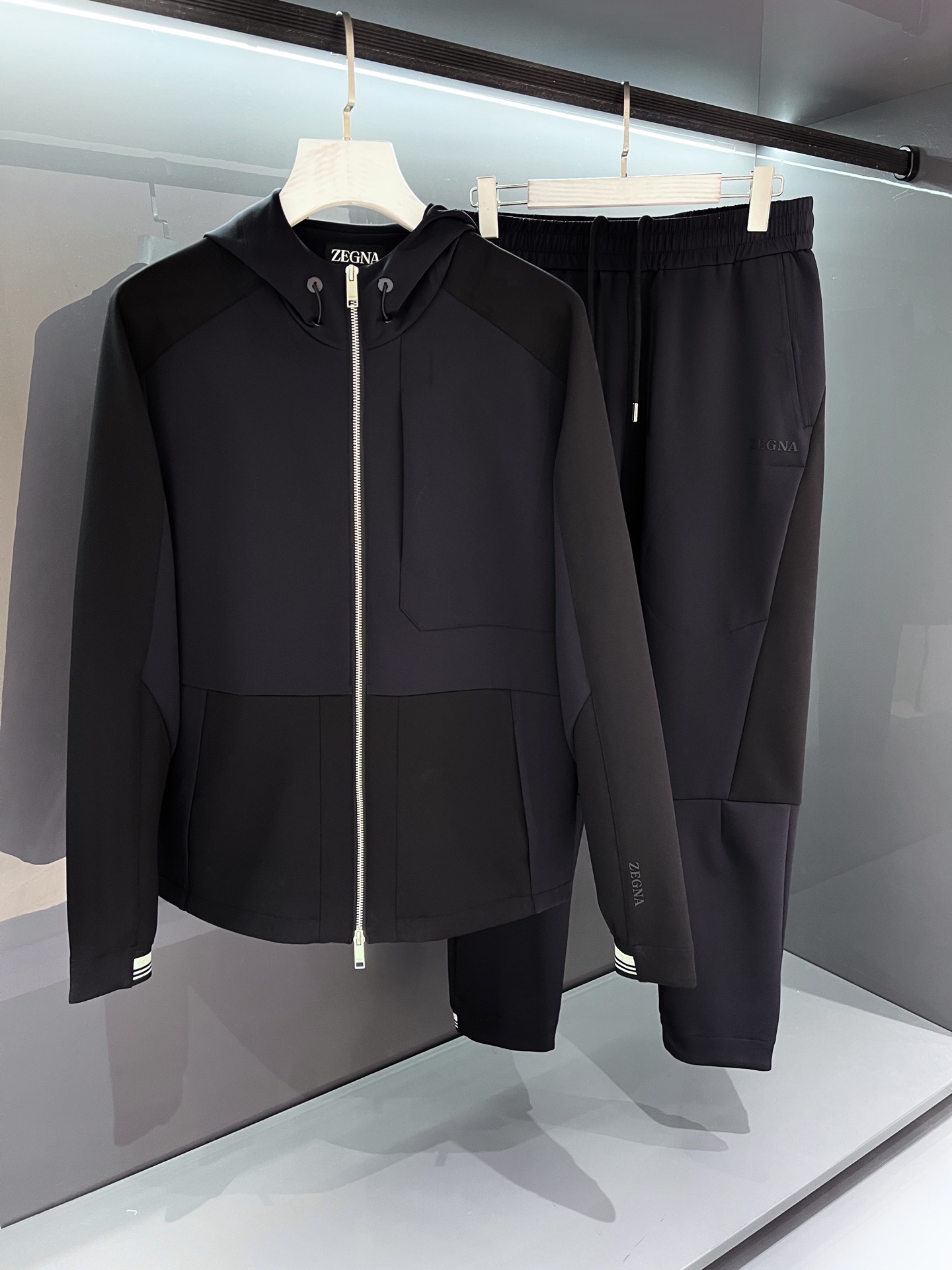 【新品EZ家族男士商务休闲轻便慢跑/户外运动/机能套装（不可拆分），作为EZ家族系列中最有力的法宝，积攒