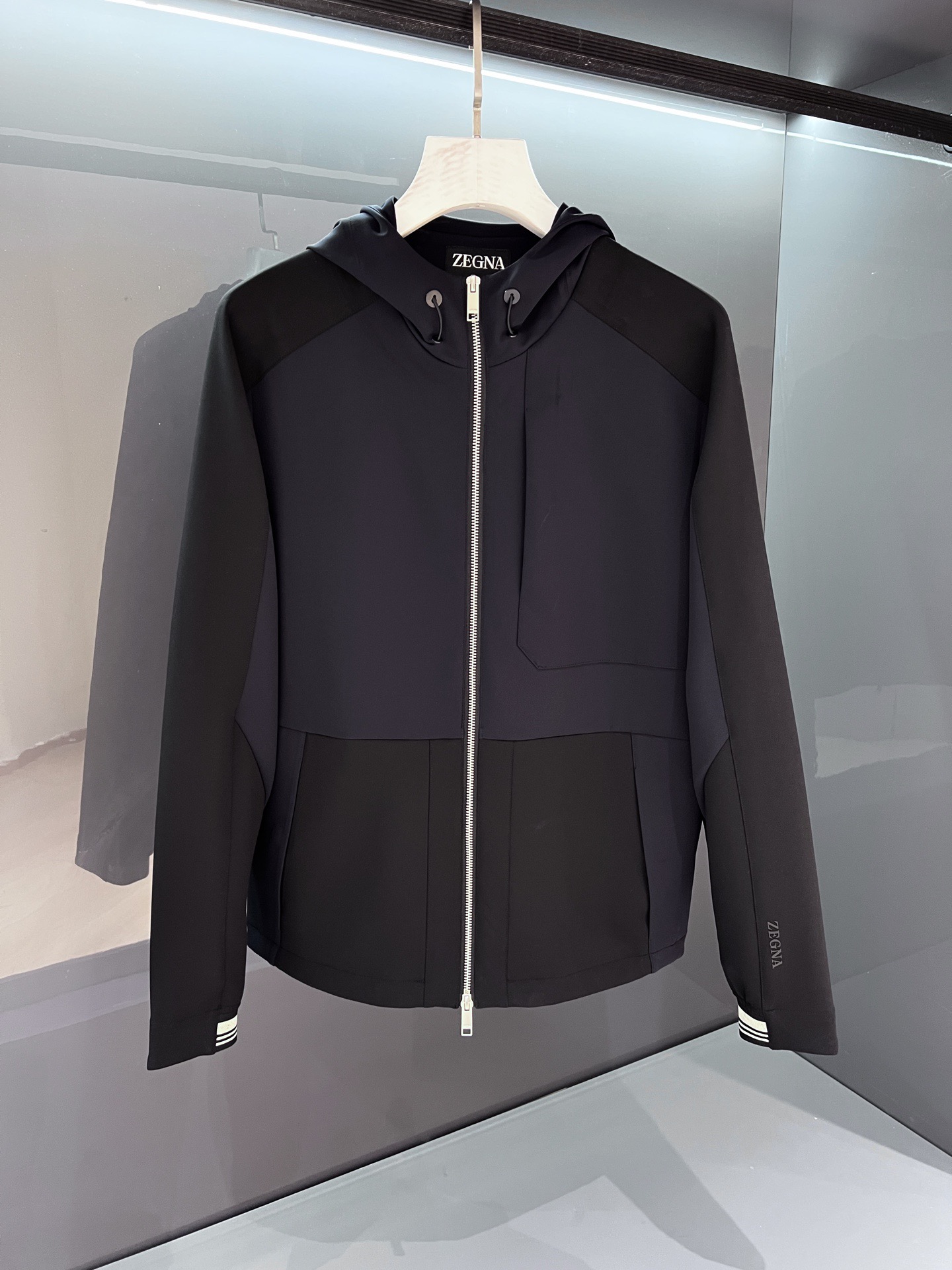 【新品EZ家族男士商务休闲轻便慢跑/户外运动/机能套装（不可拆分），作为EZ家族系列中最有力的法宝，积攒