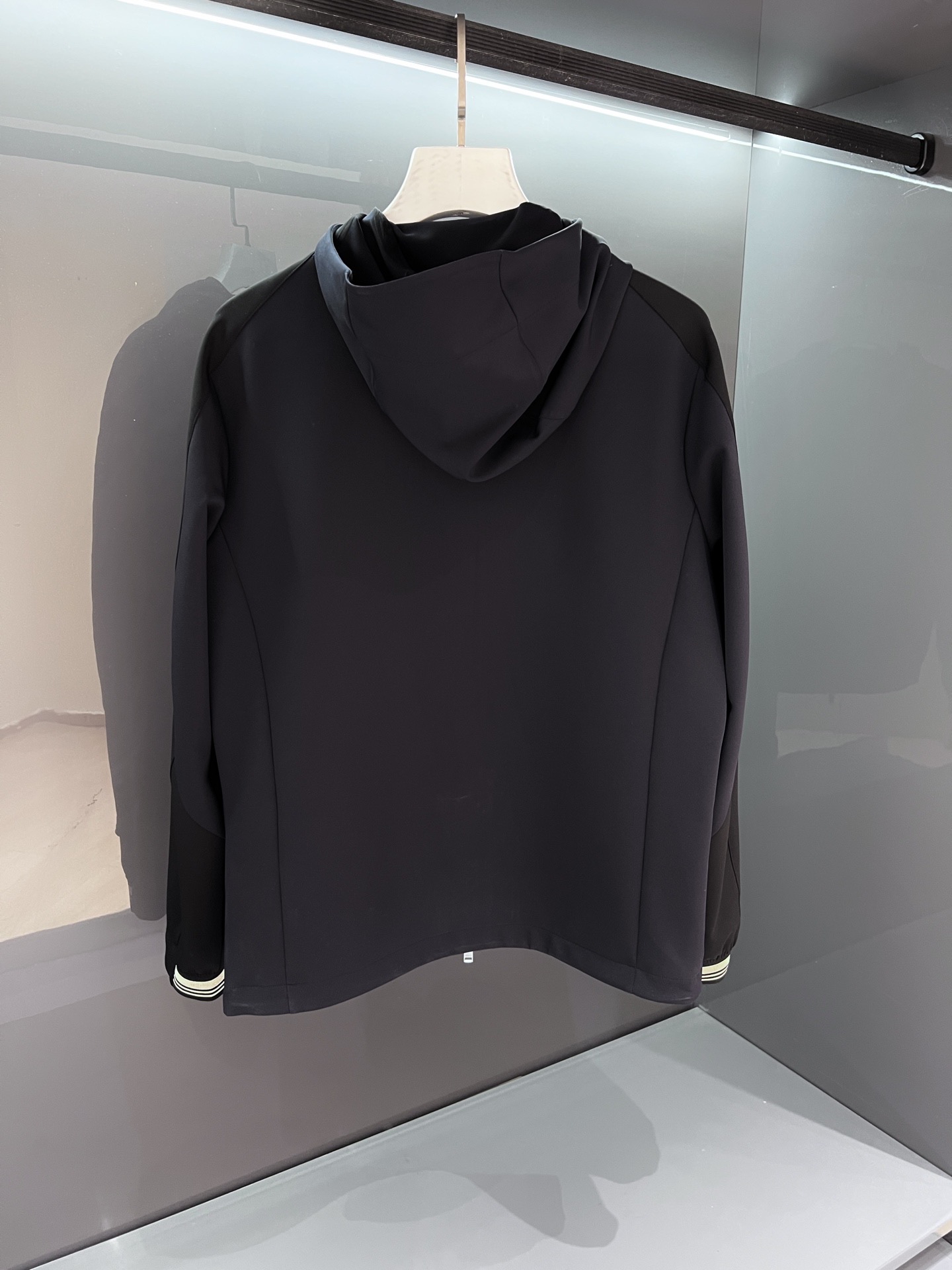 【新品EZ家族男士商务休闲轻便慢跑/户外运动/机能套装（不可拆分），作为EZ家族系列中最有力的法宝，积攒