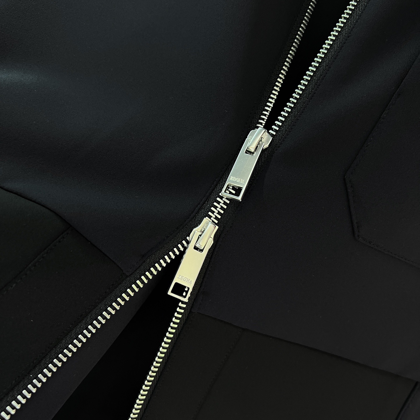 【新品EZ家族男士商务休闲轻便慢跑/户外运动/机能套装（不可拆分），作为EZ家族系列中最有力的法宝，积攒