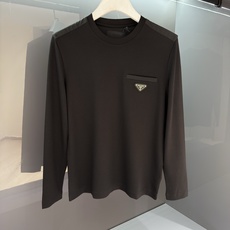 【新品】JY-200 贸易公司订单 全网独家 ‼️‼️ 🆕Pr*da 男士三角logo 长袖打底T恤 【新品】JY-200 贸易公司订单 全网独家 ‼️‼️ 🆕Pr*da 男士三角logo 长袖打底T恤
