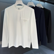 【新品】JY-200 贸易公司订单 全网独家 ‼️‼️ 🆕Pr*da 男士三角logo 长袖打底T恤 【新品】JY-200 贸易公司订单 全网独家 ‼️‼️ 🆕Pr*da 男士三角logo 长袖打底T恤