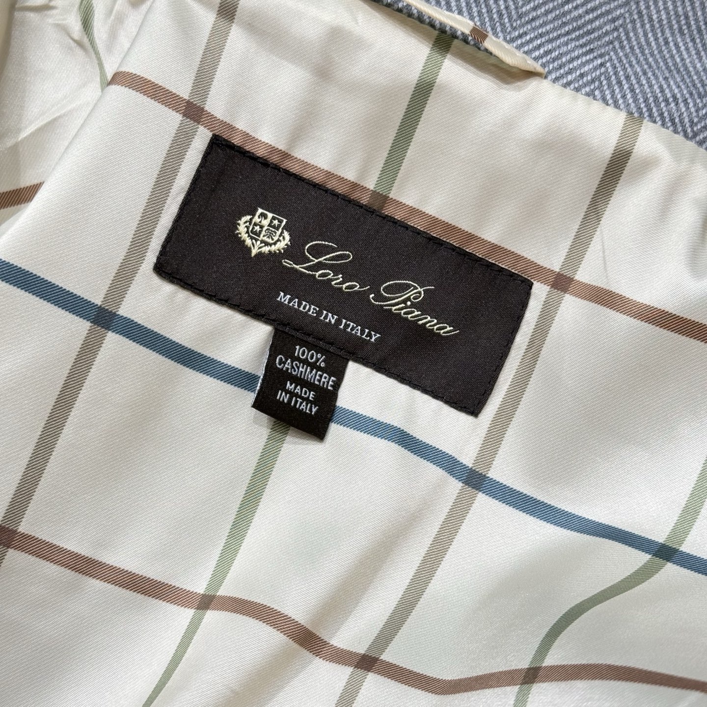 灰色：细节特写