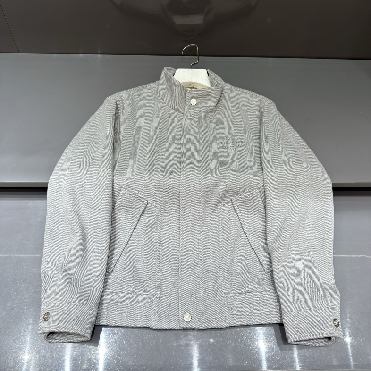 灰色：细节特写