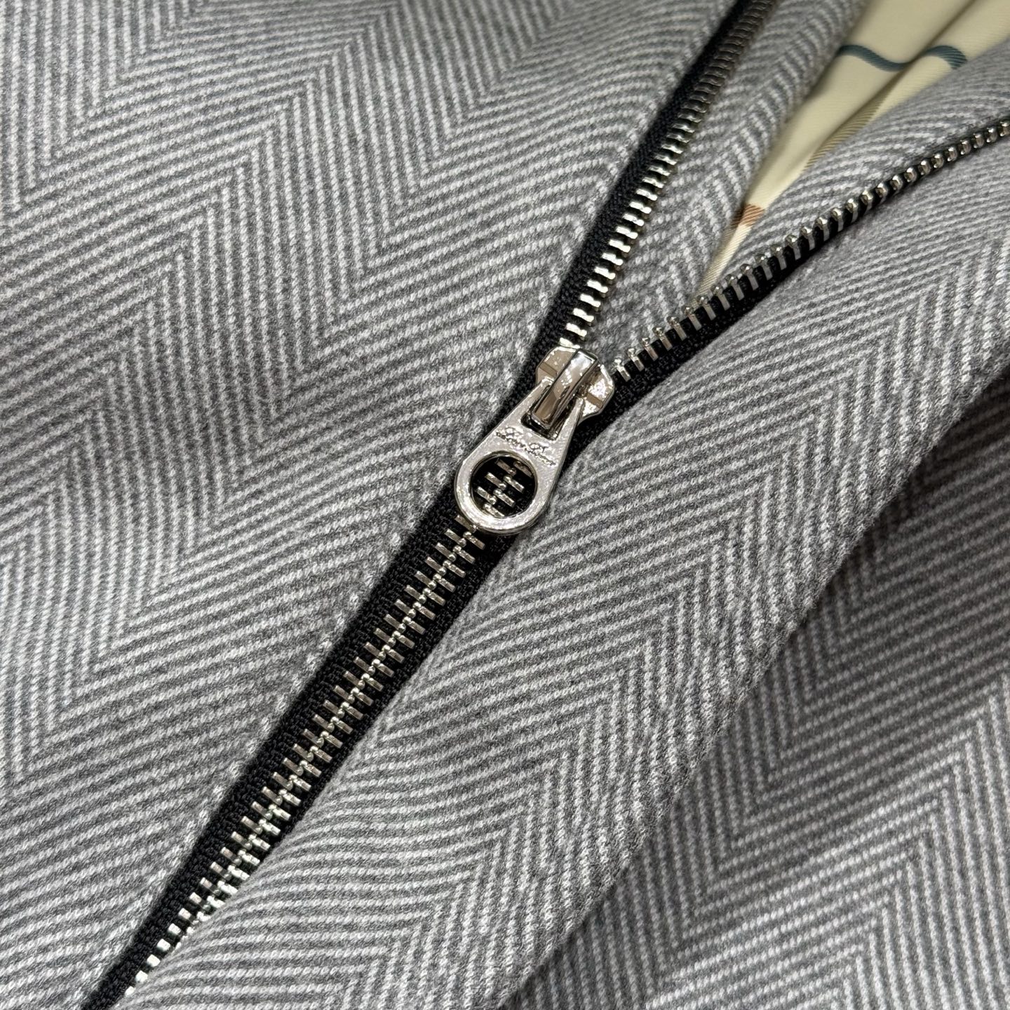 灰色：细节特写