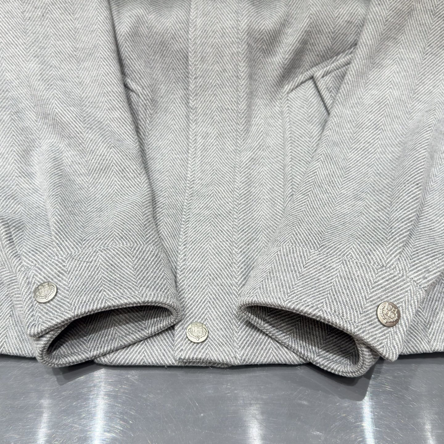 灰色：细节特写