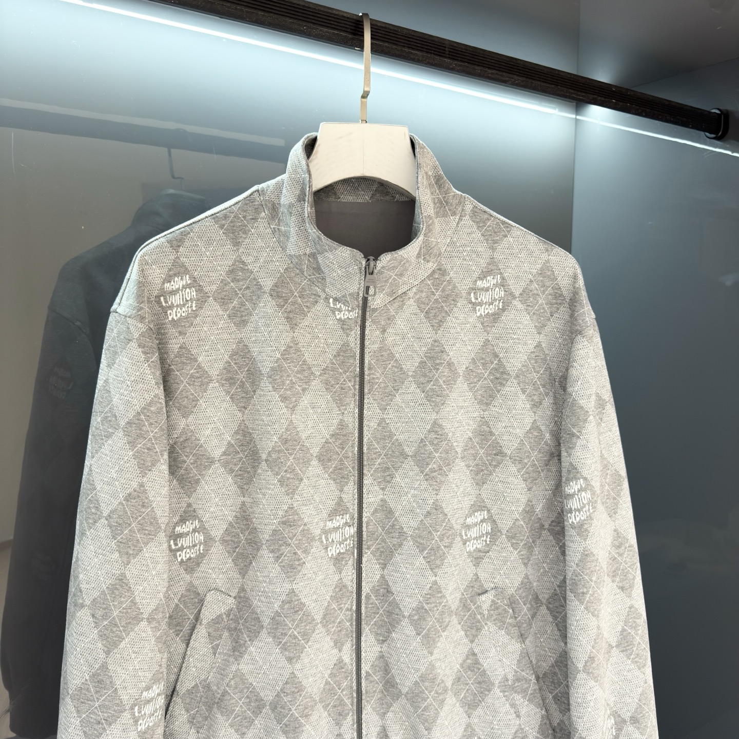 【新品】2025SS 秋冬的最新作品,极具格调与时尚的夹克型外套.拥有最为潮流的艺术感染力.潮人心目中的