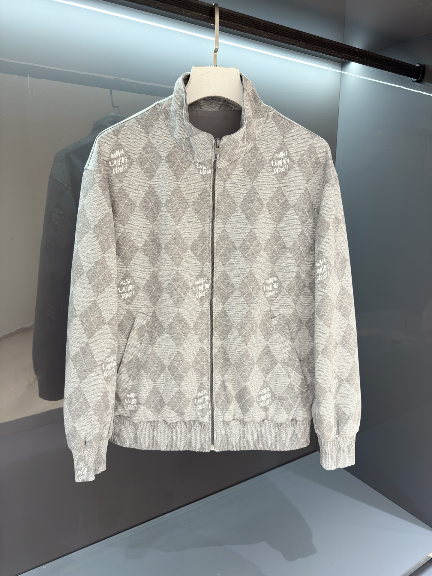 【新品】2025SS 秋冬的最新作品,极具格调与时尚的夹克型外套.拥有最为潮流的艺术感染力.潮人心目中的