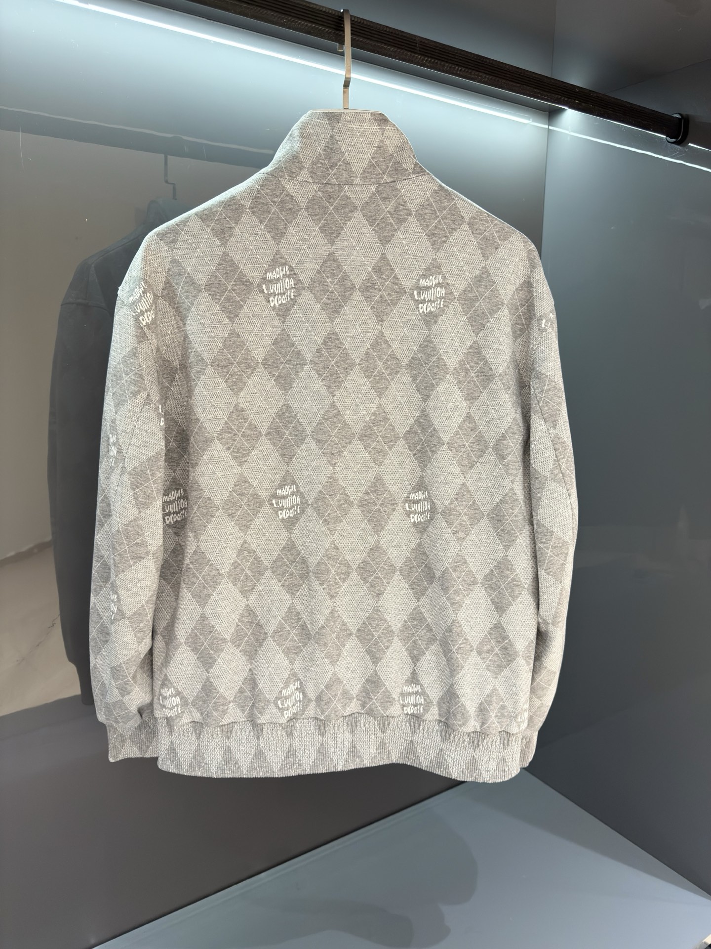 【新品】2025SS 秋冬的最新作品,极具格调与时尚的夹克型外套.拥有最为潮流的艺术感染力.潮人心目中的