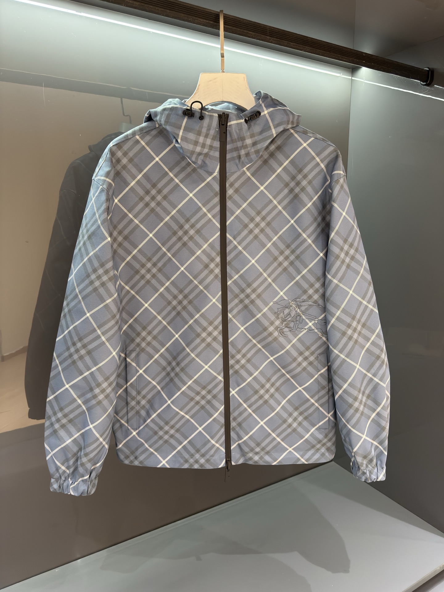 【新品】原单！！！ 25SS专柜同步发售 来自强硬的BUR贸易渠道.为时尚造型增添魅力! 男士双面夹克连