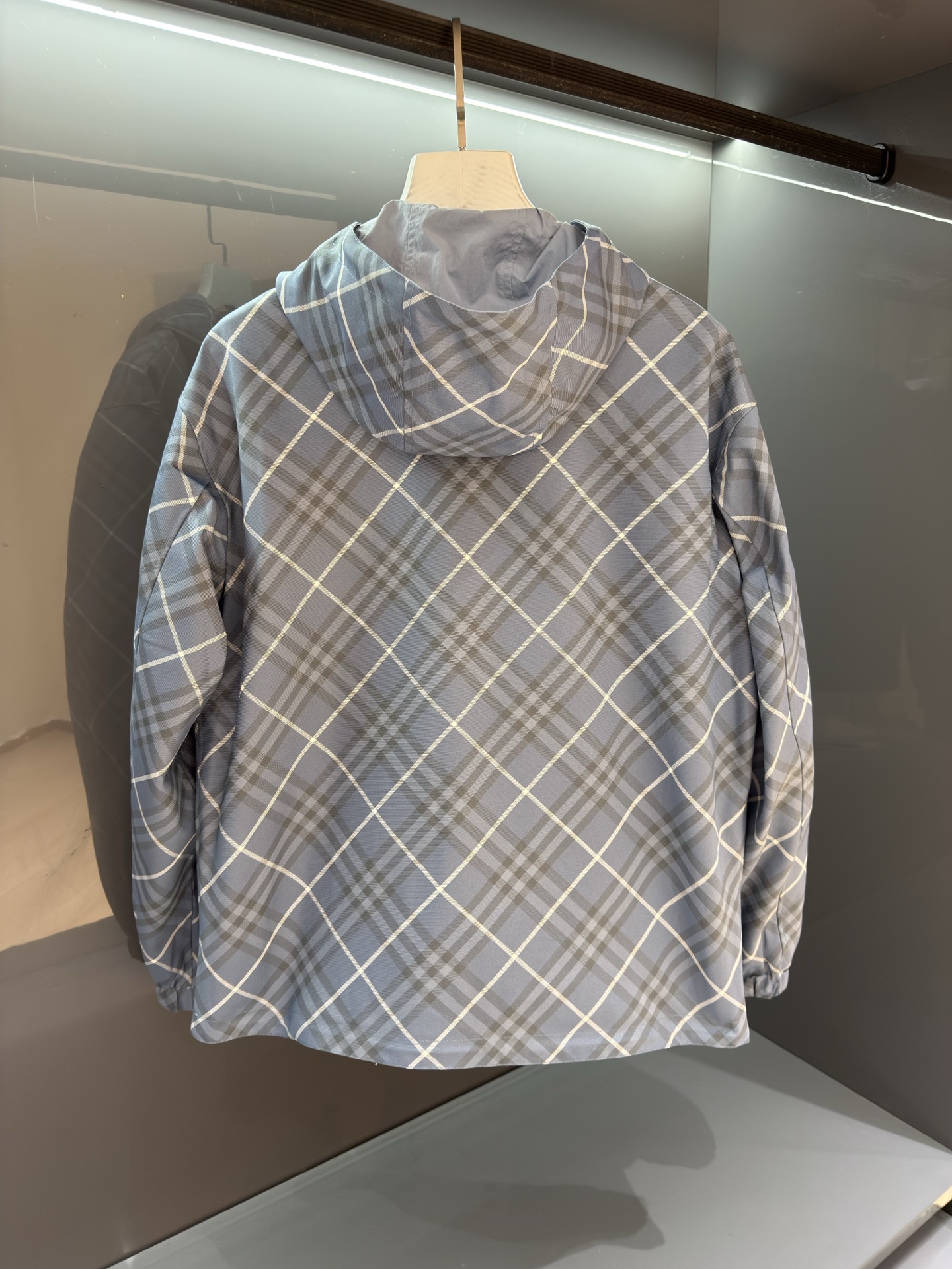 【新品】原单！！！ 25SS专柜同步发售 来自强硬的BUR贸易渠道.为时尚造型增添魅力! 男士双面夹克连