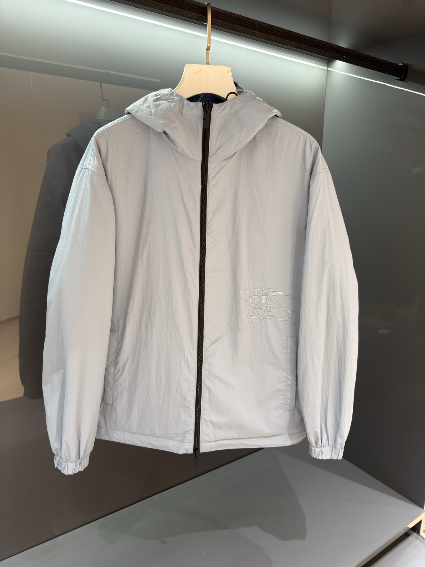 【新品】原单！！！ 25SS专柜同步发售 来自强硬的BUR贸易渠道.为时尚造型增添魅力! 男士双面夹克连