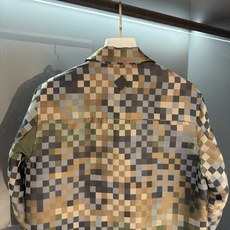 男士提花格纹夹克外套,香港洋行渠道货,25SS秋冬新品,高奢品鉴白金级单品,经典人气单品!丹宁元素在这一 男士提花格纹夹克外套,香港洋行渠道货,25SS秋冬新品,高奢品鉴白金级单品,经典人气单品!丹宁元素在这一