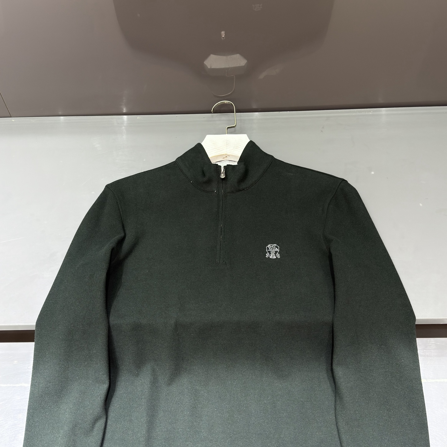 青色：细节特写