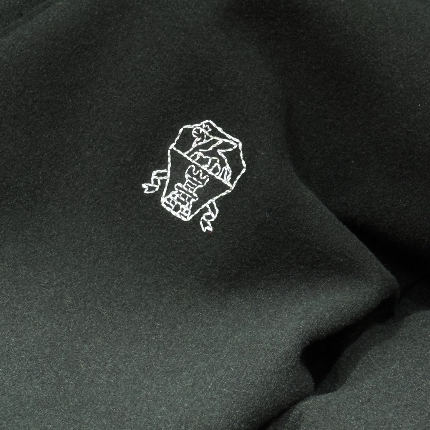 青色：细节特写