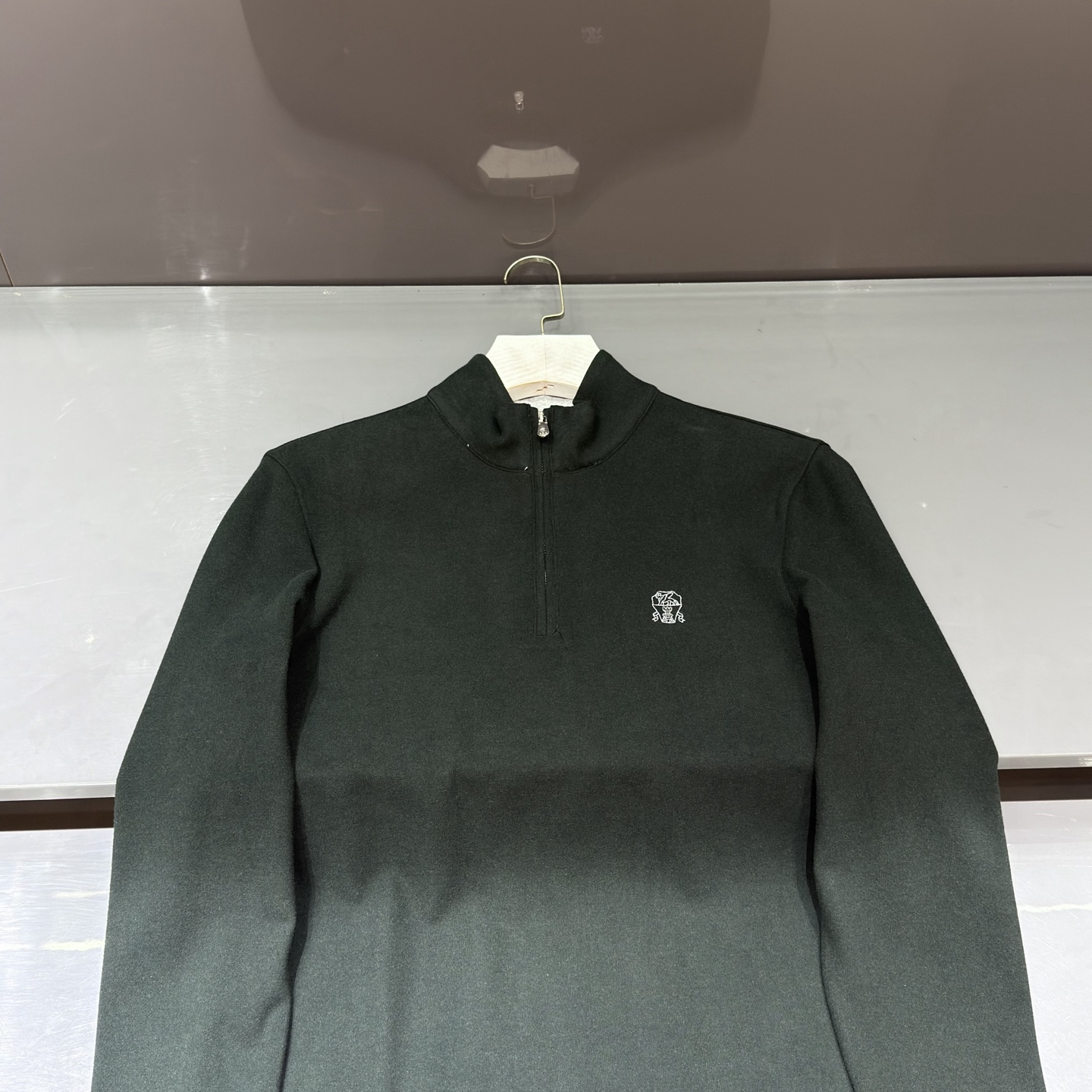 青色：细节特写