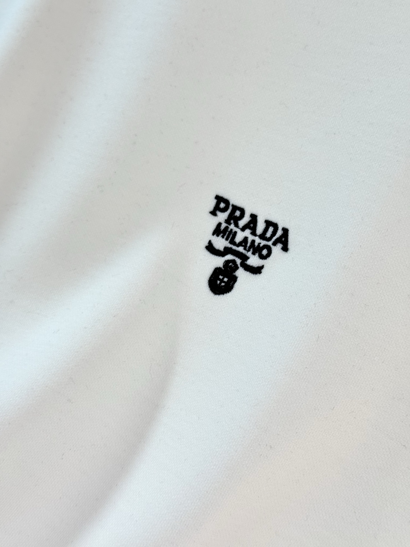 PR2025SS秋冬新款男士时装款加绒圆领长袖T恤，台湾意比贸易公司货，意大利原厂出品，经典王牌单品！P