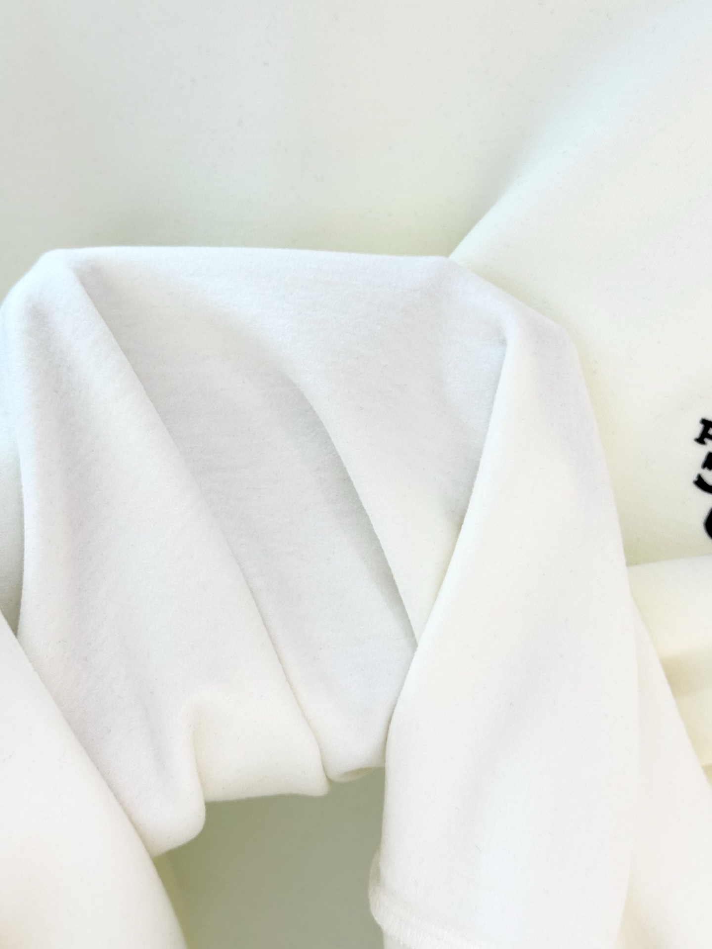 PR2025SS秋冬新款男士时装款加绒圆领长袖T恤，台湾意比贸易公司货，意大利原厂出品，经典王牌单品！P