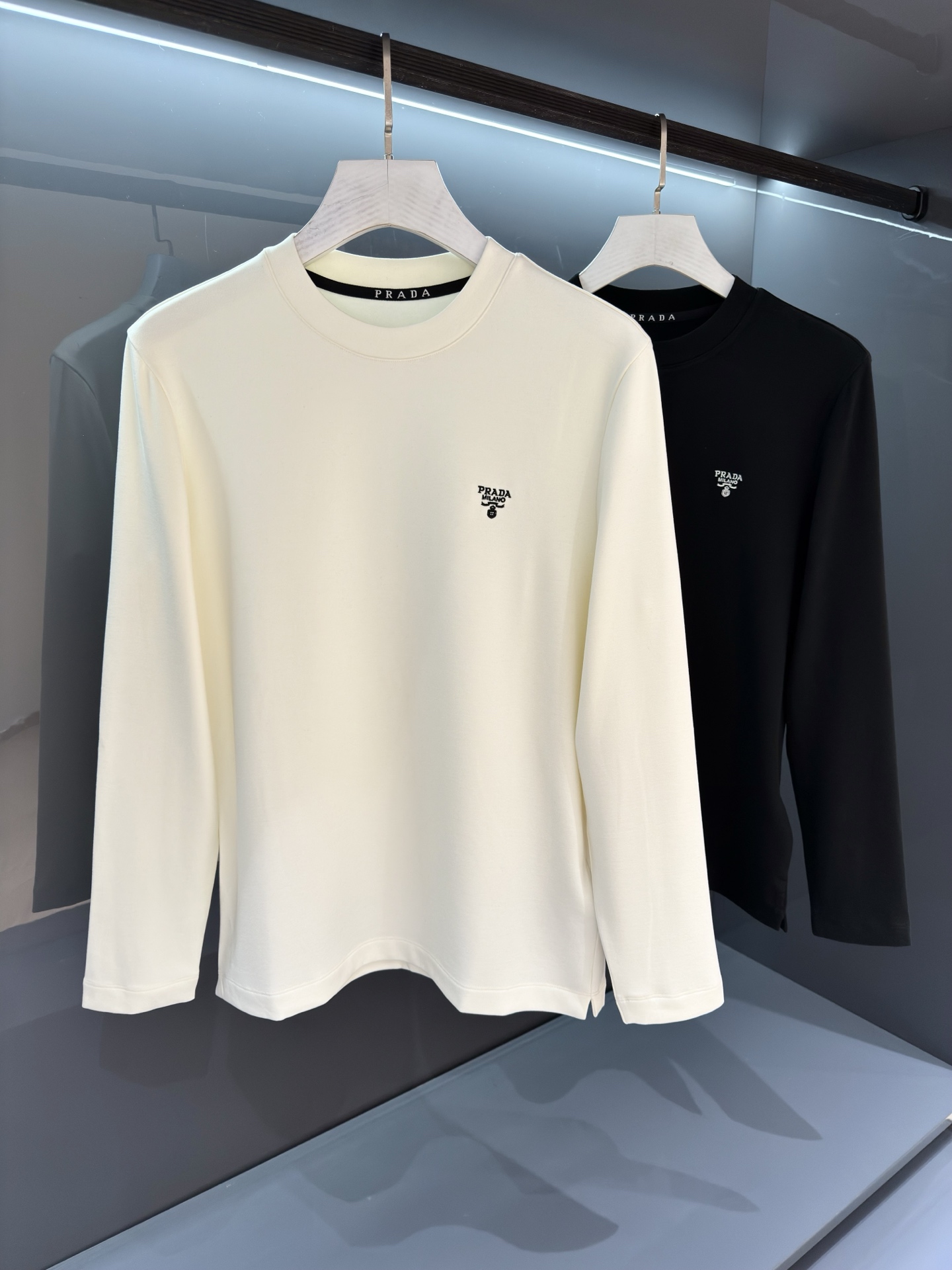 PR2025SS秋冬新款男士时装款加绒圆领长袖T恤，台湾意比贸易公司货，意大利原厂出品，经典王牌单品！P